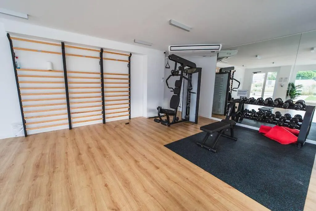 2Bdr New Apartment With Pool 마르베야